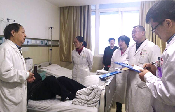 一个说“亲切”, 一个称“敬佩”——西安新城中大耳鼻喉医院【巡诊站】:宝鸡